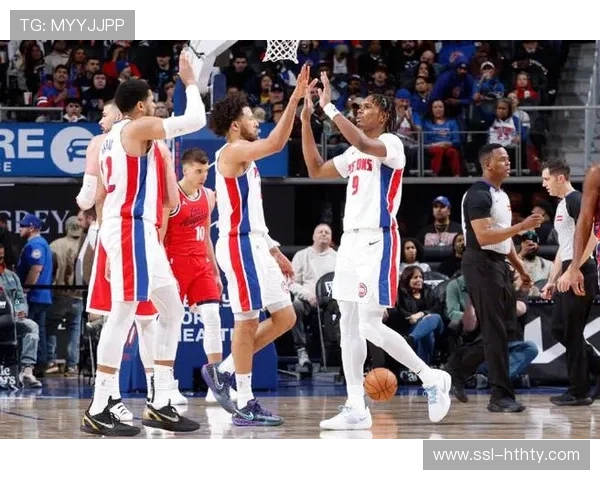 活塞三连胜终结快船，年轻核心表现亮眼