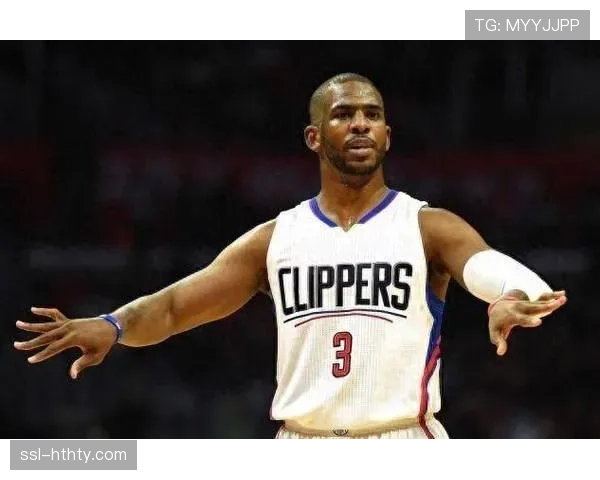 特写：生涯最后一季？克里斯·保罗在勇士替补席指导库明加